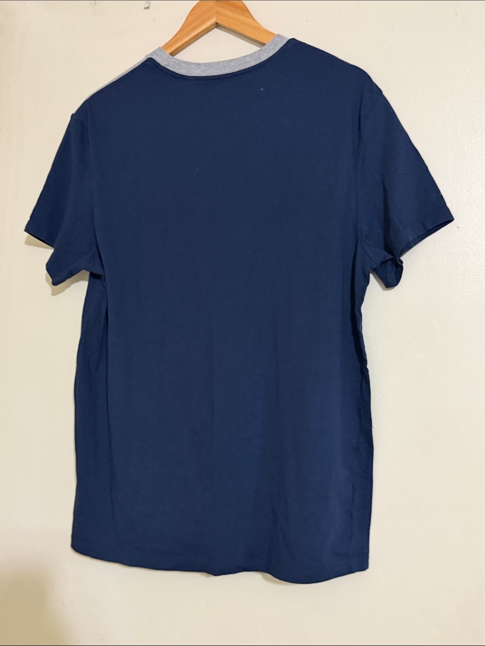 Guess tee - Picture 3 of 3